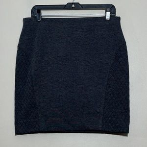 Simply Vera Wang || woman’s gray skirt size Medium